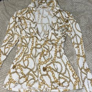 Timing White long sleeve v- neck shirt in medium chain imprinted design